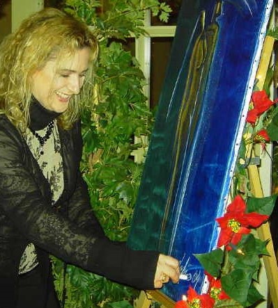 Lafino signiert Ihr Bild bei der Ausstellung im Panorama Hote Saarlouis im Dezember 2004